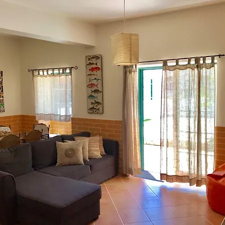 House - Large Patios, Free Wifi, Parking סאגרש