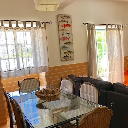 בית נופש House - Large Patios, Free Wifi, Parking סאגרש