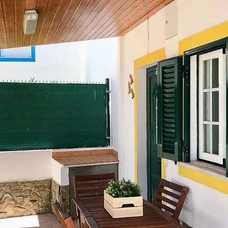 House - Large Patios, Free Wifi, Parking