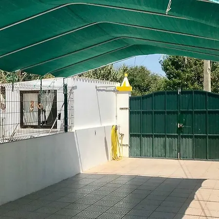 בית נופש House - Large Patios, Free Wifi, Parking