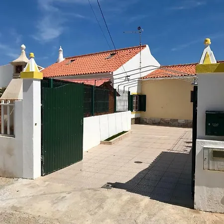 House - Large Patios, Free Wifi, Parking Hébergement de vacances Sagres